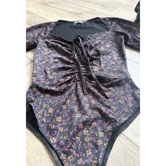 •Nasty Gal• floral bodysuit - Picture 4 of 8